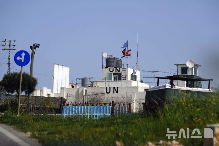 [마르카바=AP/뉴시스]레바논 남부 이스라엘 국경지대에 주둔한 유엔 평화유지군(UNIFIL)의 기지. 이스라엘군이 10일(현지시각) 레바논 남부 나쿠라 지역의 UNIFIL 초소를 공격해 유엔군 병사 2명이 부상하고 통신장비와 차량이 파괴된 것과 관련 프랑스, 이탈리아, 스페인 지도자들이 11일 공동성명을 내 비난했다.  2024.10.12.