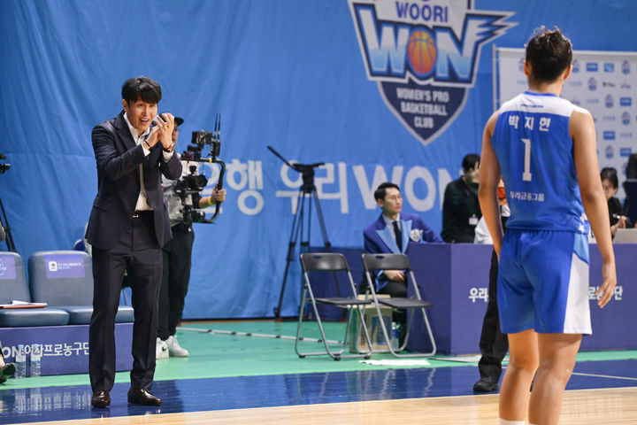 [서울=뉴시스] 여자프로농구 아산 우리은행 위성우 감독. (사진=WKBL 제공) *재판매 및 DB 금지