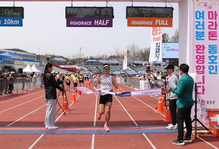 [합천=뉴시스] 합천군청 합천군 제23회 합천벚꽃마라톤대회 성료 *재판매 및 DB 금지 *재판매 및 DB 금지