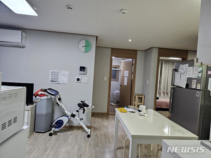 [서울=뉴시스]서울시가 장애인 자립생활주택의 입주 조건을 재가 장애인까지 확대한다고 1일 밝혔다. 사진은 장애인자립생활센터 내부 모습. (사진=서울시 제공). 2024.04.01. photo@newsis.com 