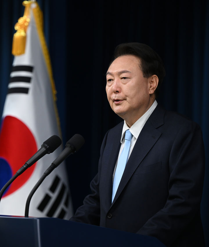 [서울=뉴시스] 윤석열 대통령이 1일 서울 용산 대통령실에서 대국민 담화 '국민께 드리는 말씀'을 발표하고 있다. (사진=대통령실 제공) 2024.04.01. photo@newsis.com *재판매 및 DB 금지