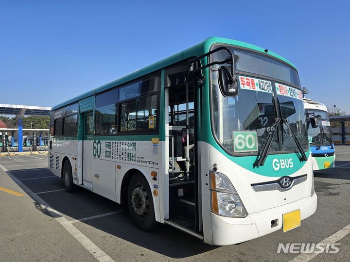 [오산=뉴시스] 오산 세교2지구내를 운행하는 60번 버스 모습 (사진 = 오산시 제공) 2024.04.02. photo@newsis.com 