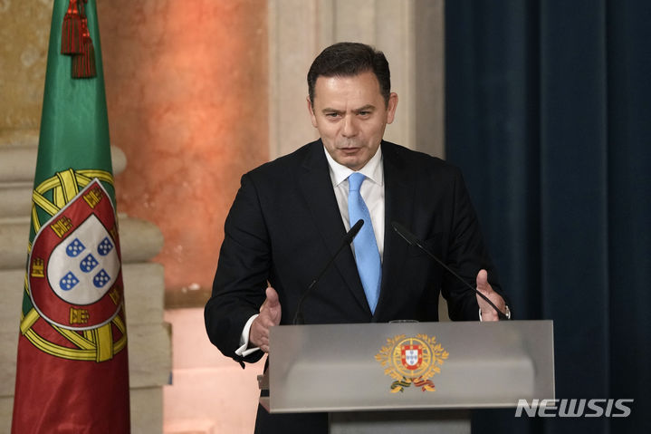 [리스본( 포르투갈)=AP/뉴시스] 4월 2일(현지시간) 리스본의 취임식에서 연설하는 포르투갈의 신임 총리 루이스 몬테네그로. 2024. 04. 03. 