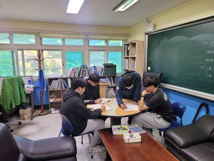 [안동=뉴시스] 경북교육청의 '책임교육학년' 수업 광경. (사진=경북교육청 제공) 2024.04.03 *재판매 및 DB 금지