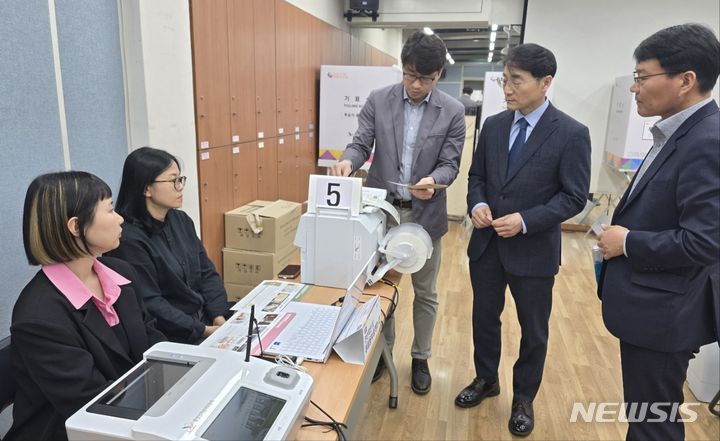[전주=뉴시스] 전북자치도, 22대 국회의원선거 대비 사전투표소 현장 점검 모습. *재판매 및 DB 금지
