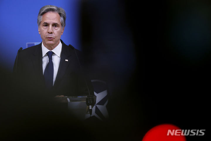 [브뤼셀=AP/뉴시스]토니 블링컨 미국 국무장관의 방중을 앞두고 중국 관영매체가 철강·조선 등에 대한 미국의 무역조치를 중단할 것을 촉구했다. 사진은 지난 4일(현지시각) 나토 75주년을 맞아 벨기에 브뤼셀에서 나토 외무장관 회의 후 기자회견을 하는 블링컨 장관. 2024.4.24