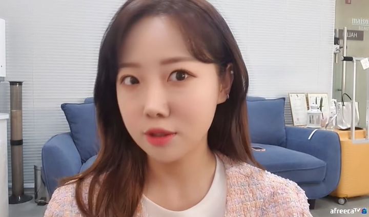 [서울=뉴시스] 유튜브 '하율아' 채널은 지난 2022년 5월 1일 '야 너 이리 와봐 l 바스포드 프로필 촬영'이라는 제목의 영상을 올렸다. (사진= '하율아' 채널 캡처) 2024.4.5. photo@newsis.com *재판매 및 DB 금지