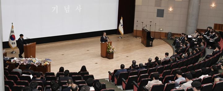 [대전=뉴시스] 5일 열린 ETRI 창립 48주년 기념식에서 방승찬 원장이 기념사를 하고 있다.(사진=ETRI 제공) *재판매 및 DB 금지