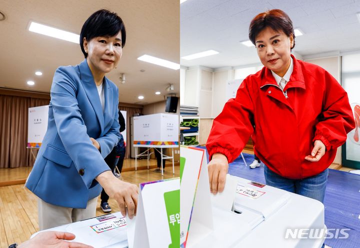 [서울=뉴시스] 정병혁 기자 = 제22대 국회의원선거 사전투표 첫 날인 5일 서울 성동구 왕십리도선동 공공복합청사에 마련된 사전투표소에서 전현희(왼쪽) 더불어민주당 중·성동갑 후보와 행당제2동주민센터에 마련된 사전투표소에서 윤희숙 국민의힘 중·성동갑 후보가 투표를 하고 있다. 2024.04.05. jhope@newsis.com