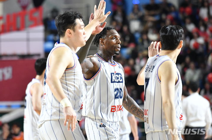 [서울=뉴시스]프로농구 부산 KCC 라건아 (사진 = KBL 제공)