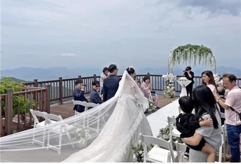 [서울=뉴시스]결혼식 장면. 사진은 기사 내용과 관련 없음 (뉴시스DB)
