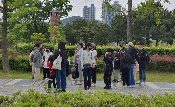 [부산=뉴시스] 임시수도기념관 '춘계 역사유적 스토리텔링 미션 투어'. 부산시 제공 *재판매 및 DB 금지