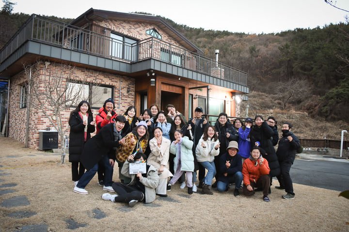 [창원=뉴시스] 경남 청년들이 제작한 독립단편영화 '계약만료' 현장 사진. (사진=미디어랩 독감경보 제공). 2024.0.0. photo@newsis.com *재판매 및 DB 금지