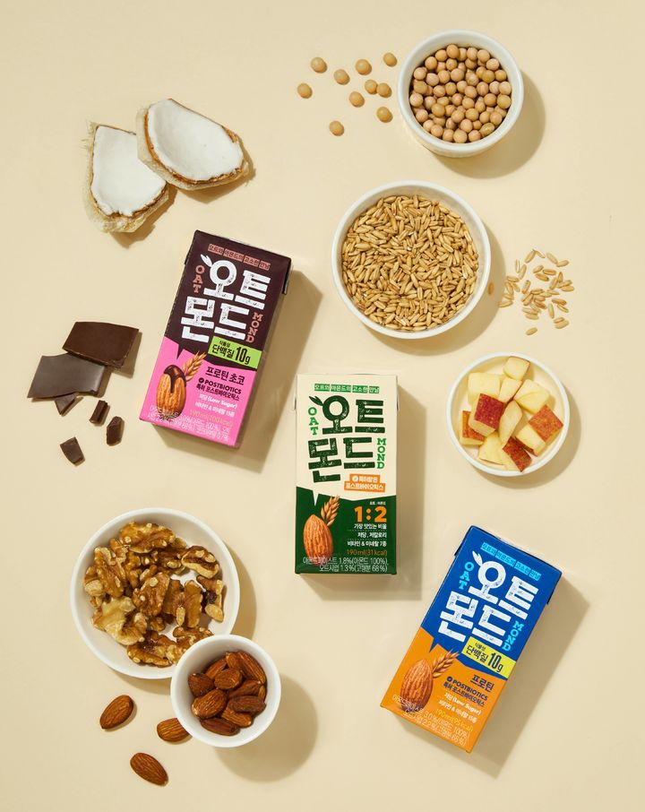 오트몬드 3종 제품 모습.(사진=롯데칠성음료 제공) *재판매 및 DB 금지