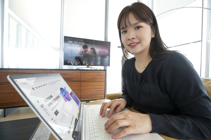 [서울=뉴시스] KT가 온라인 채널 KT닷컴을 통해 인터넷·TV를 1년 약정 신규 가입하는 청년, 소상공인에게 3년 약정 수준의 할인 혜택을 제공한다고 9일 밝혔다. (사진=KT 제공) *재판매 및 DB 금지