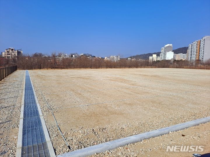 [의정부=뉴시스] 경기 의정부시 미군반환공여지 캠프 카일 부지 내 조성된 주차장.(사진=의정부시 제공)