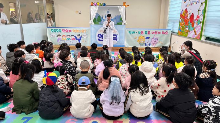 [창원=뉴시스]창신대학교 식품영양학과,창원보건소 영유아 영양교육 사업 참여.2024.04.10.(사진=창신대 제공) photo@newsis.com *재판매 및 DB 금지