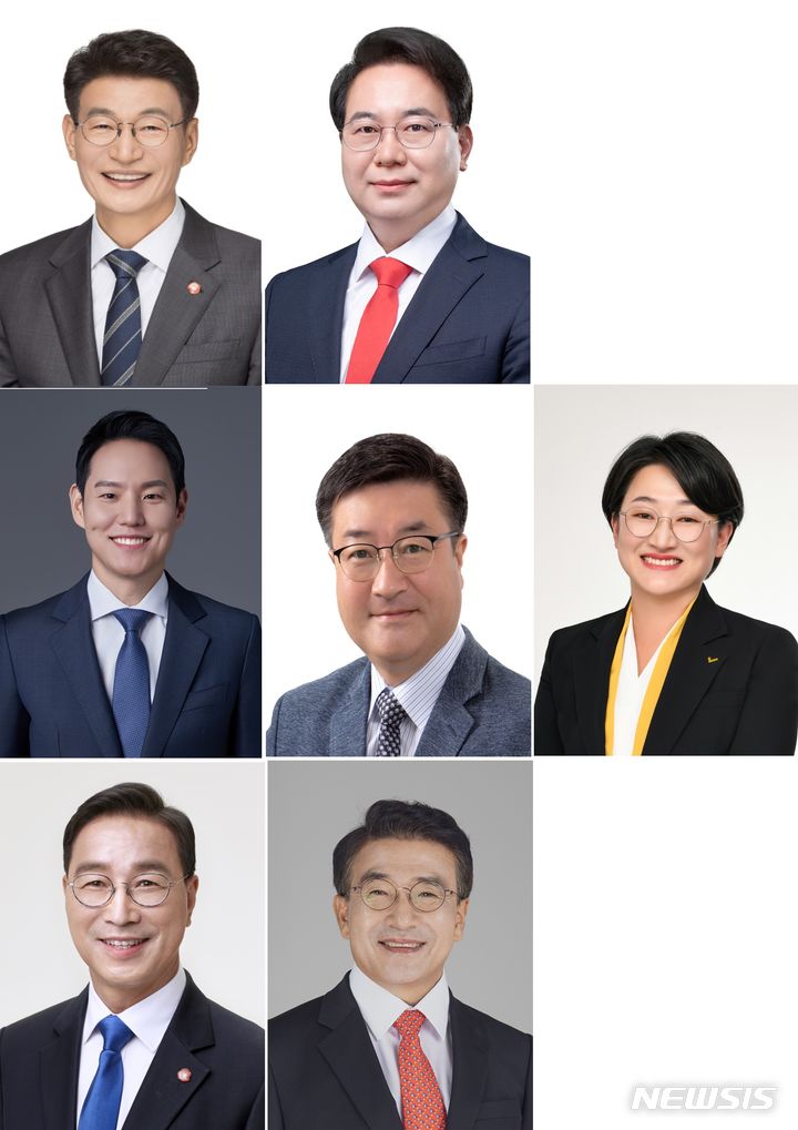 [서울=뉴시스]22대 총선 여야 제주지역 후보자. 더불어민주당 문대림(좌측 첫줄)·김한규(좌측 가운데)·위성곤(좌측 셋째줄) 후보와 국민의힘 고광철(우측 첫줄)·김승욱(둘째줄 가운데)·고기철(우측 셋째줄) 후보. (사진 = 중앙선관위 제공) 2024.04.10.photo@newsis.com