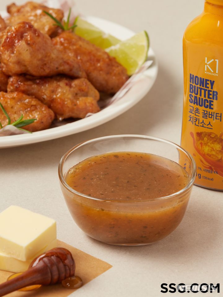 [서울=뉴시스]교촌치킨 소스.2024.04.11.(사진=SSG닷컴 제공)photo@newsis.com