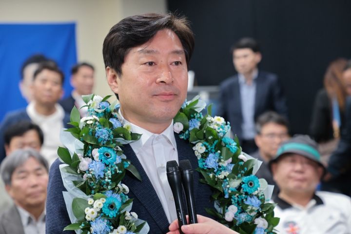 [논산=뉴시스]충남 논산계룡금산 황명선 당선자. 2024. 04. 11 *재판매 및 DB 금지