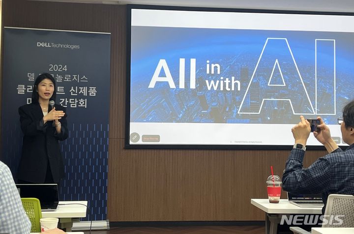 [서울=뉴시스]이현주 기자 = 오리온 한국 델 테크놀로지스 클라이언트 솔루션 사업본부 상무가 11일 서울 강남구 GFC 사무실에서 기자간담회를 하고 있다. lovelypsyche@newsis.com 