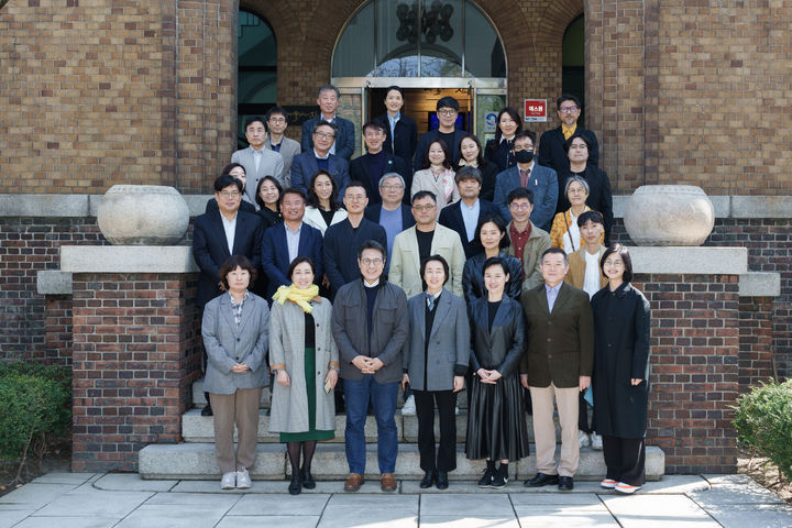 2024년 문화예술진흥기금사업 전담심의위원 단체사진 *재판매 및 DB 금지