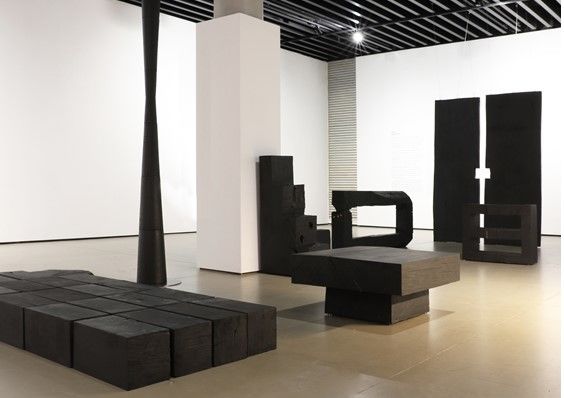 김종영미술관 전시전경_임정주_solid (신관1전시실)공예가로 시작해 설치와 조각의 순수예술로의 경계를 확장한 작가. *재판매 및 DB 금지