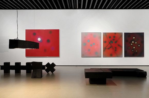 김종영미술관 전시전경_최지목 (신관1전시실)전통적인 회화의 형식을 파괴하며 새로운 방식을 시도하는 작가. *재판매 및 DB 금지