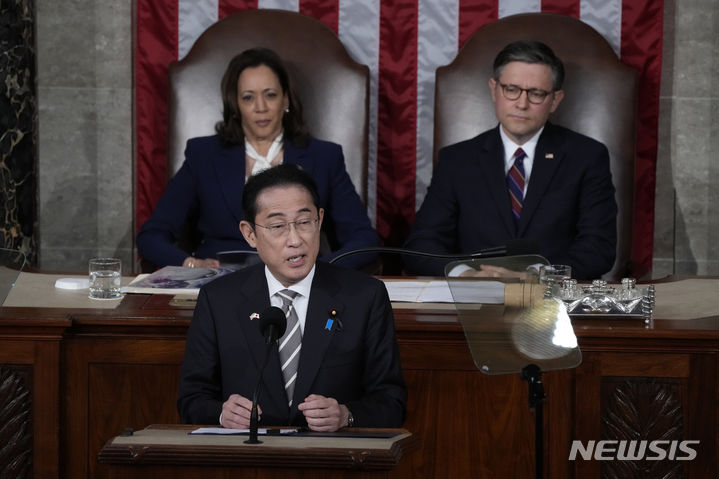 [워싱턴=AP/뉴시스]미국을 국빈방문한 기시다 후미오 일본 총리가 지난 11일(현지시각) 워싱턴DC 국회의사당에서 열린 상하원 합동회의에서 연설하고 있다. 2024.04.15. 