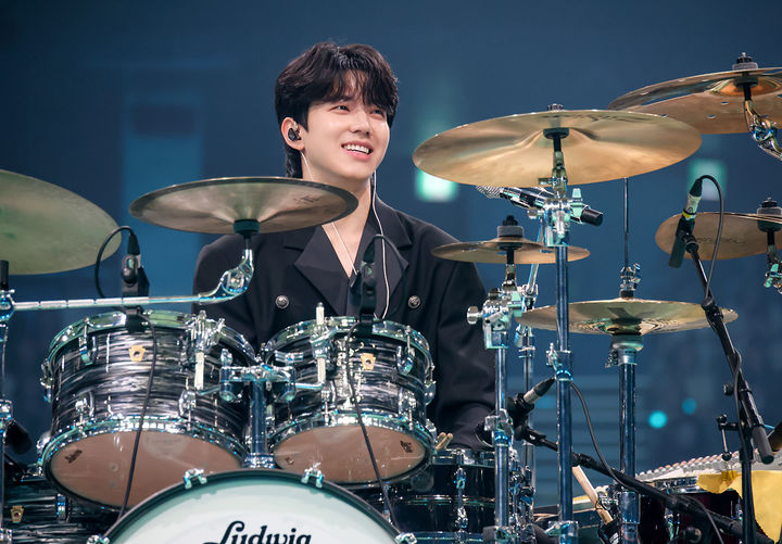 JYP 측 "데이식스 도운 관련 루머 양성·악의적 비방 법적대응"