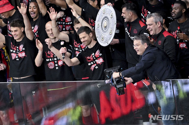 [레버쿠젠=AP/뉴시스] 독일 프로축구 분데스리가 우승을 차지한 레버쿠젠. 2024.04.14.
