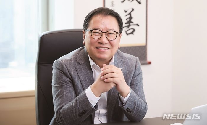 [용인=뉴시스] 고정용 ㈜아이젠파마코리아 대표가 단국대학교 제50대 총동창회장에 선임됐다. (사진=단국대 제공) 2024.04.15. photo@newsis.com 