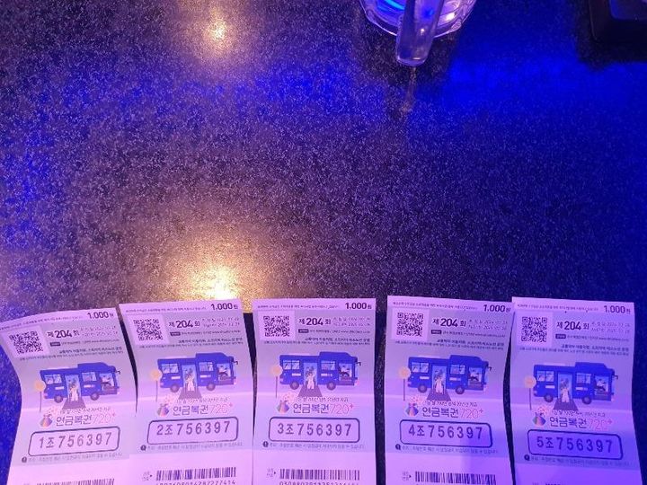 그가 올린 온라인 커뮤니티 글에서 “두 가지 일을 하고 있었는데 그만두고 하나만 집중할 예정”이라며 “빚 정리 후 2~3년 정도 모아서 집을 사고 싶다”고 자신의 계획을 알렸다(사진= 보배드림 갈무리) *재판매 및 DB 금지