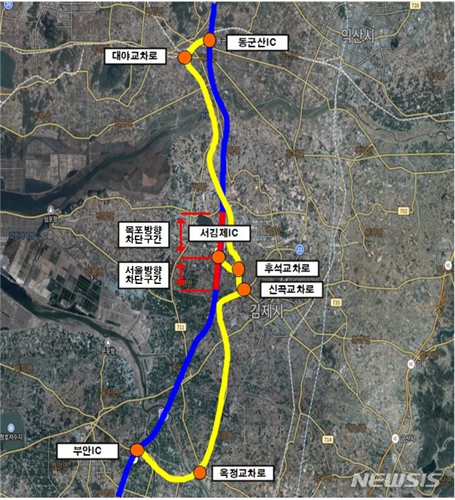 [전주=뉴시스]윤난슬 기자 = 한국도로공사 전북본부는 오는 17~18일 서해안고속도로 서김제IC 부근 양방향을 전면 통제한다고 16일 밝혔다. 사진은 우회도로 안내 모습.(사진=도공 전북본부 제공) 