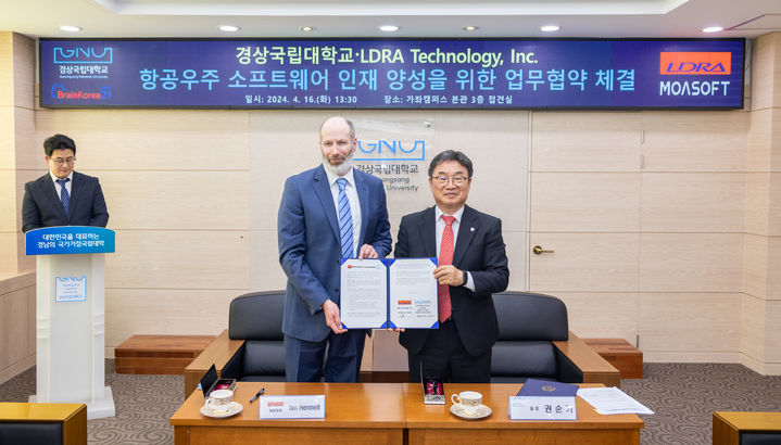 [진주=뉴시스] 경상국립대-영국 LDRA사, 업무협약 체결. (사진=경상국립대 제공) 2024.04.16. photo@newsis.com *재판매 및 DB 금지