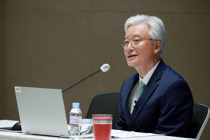 조윤제 금융통화위원은 16일 한은 본관에서 열린 기자간담회에서 "금리 인하에 서두를 필요가 없다"고 말했다. *재판매 및 DB 금지