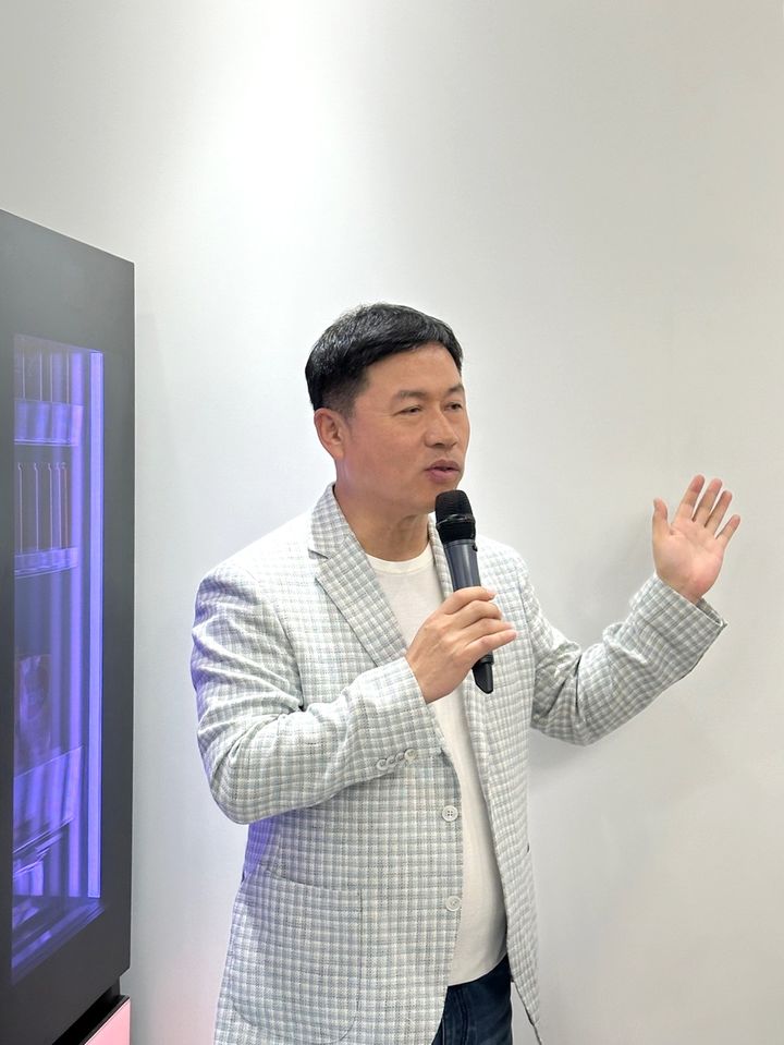 [밀라노=뉴시스]류재철 LG전자 H&A사업본부장(사장)이 16~21일(현지시간) 이탈리아 밀라노에서 진행된 세계 최대 디자인 박람회 '밀라노 디자인위크 2024'에 참가했다. (사진 = LG전자) 2024.04.17. photo@newsis.com *재판매 및 DB 금지