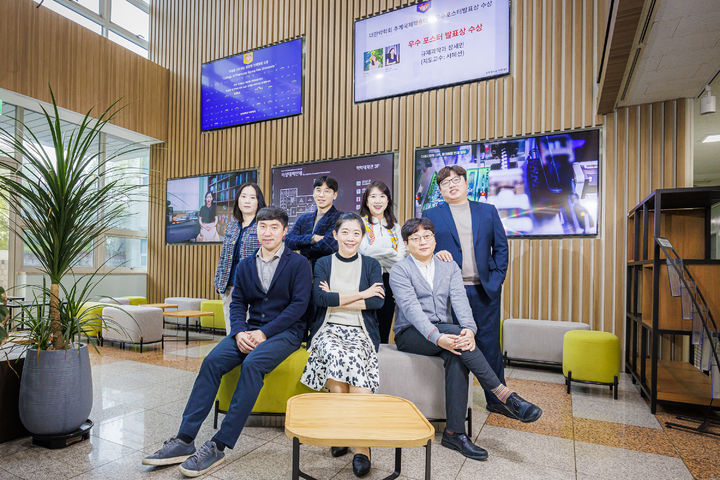 [서울=뉴시스] 경희대 약학대학이 2024학년도 제1차 식품의약품안전처 출연연구개발사업 신규지원에서 6개 과제에 선정됐다. (왼쪽 위부터) 구태영, 김지운, 서혜선, 이상민, 최정욱, 정은경, 이종길 교수.&nbsp; (사진=경희대 제공) *재판매 및 DB 금지