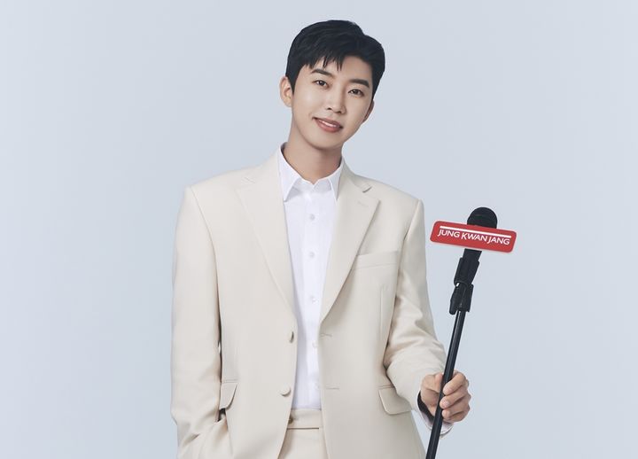 [서울=뉴시스] 가수 임영웅이 3년 전 지상파에서 진행한 자신의 단독 방송 출연료 전액을 스태프에게 양보했다는 미담이 뒤늦게 알려졌다. (사진=KGC인삼공사 제공) 2024.5.10 *재판매 및 DB 금지