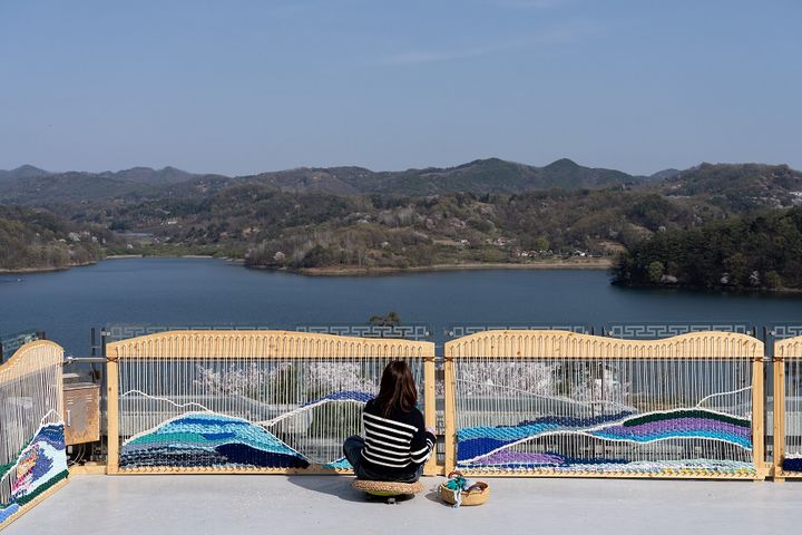 [청주=뉴시스] 이선희 '호수가 되는 방법', 가변설치, 2024 *재판매 및 DB 금지