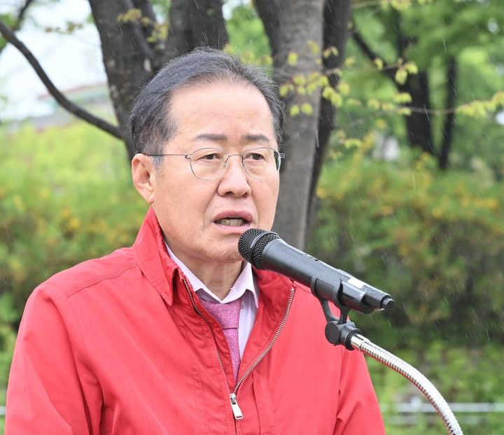 국민의힘 총선 참패 원인을 윤석열 대통령과 한동훈 전 국민의 힘 비상대책위원장 때문이라고 주장하는 글에 홍준표 대구시장이 “그래도 윤대통령은 대선, 지선을 이겨주지 않았나요?”라고 윤 대통령을 옹호했다(사진= 홍준표 페이스북 갈무리) *재판매 및 DB 금지