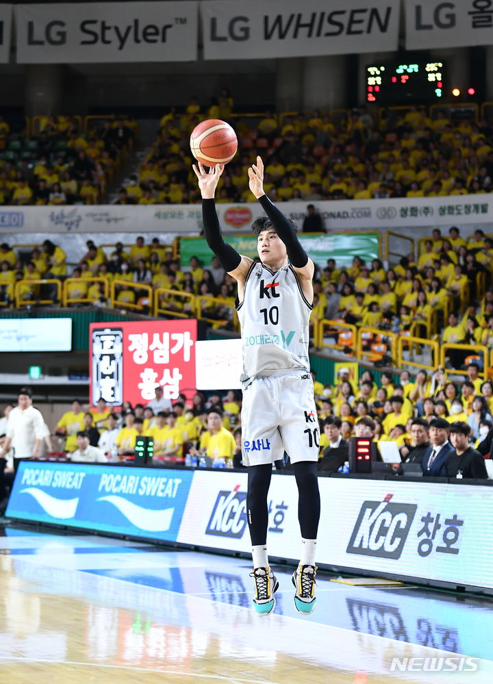 [서울=뉴시스]프로농구 수원 KT 문성곤 (사진 = KBL 제공)