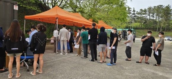 방역 당국이 19일 외국인 유학생 홍역 집단감염자가 발생하고 있는 경산시 한 대학에 선별진료소를 설치해 가동에 들어갔다. (사진=경산시보건소 제공) *재판매 및 DB 금지