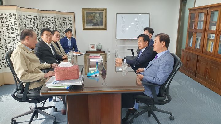 [대전=뉴시스]2027 충청권 하계세계대학경기대회 조직위원회는 19일 한국언론진흥재단을 방문했다. 2024. 04. 19&nbsp; *재판매 및 DB 금지