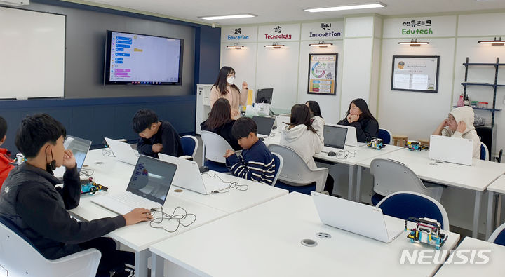 [곡성=뉴시스] 곡성미래교육재단 '로봇창의교실' 선정. (사진=곡성군청 제공). photo@newsis.com *재판매 및 DB 금지