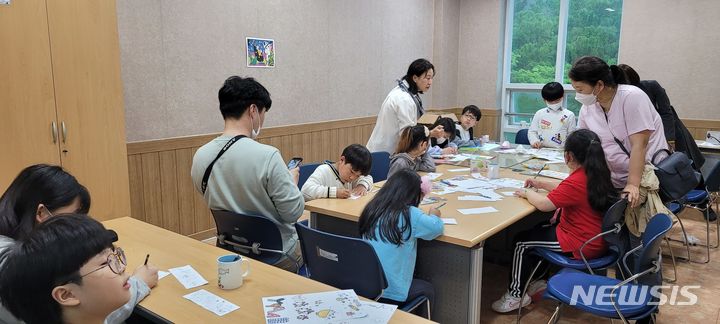 [군포=뉴시스] 지난해 열린 어린이날 체험행사 현장. (사진=군포시 제공) 2024.04.20. photo@newsis.com