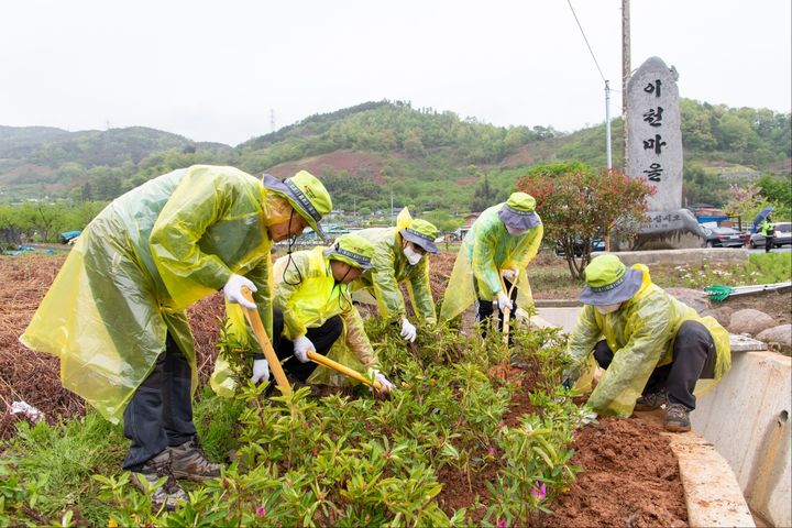 광양제철소 임직원 300여명, 시골마을 찾아 '연합 봉사'