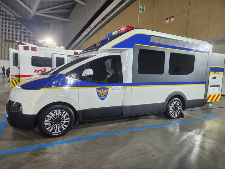 [서울=뉴시스] 인천 송도 컨벤시아에 현대자동차 전동화 비즈니스 플랫폼인 ST1을 활용한 경찰차가 전시된 모습. (사진=이창훈 기자) 2024.04.23 photo@newsis.com *재판매 및 DB 금지 *재판매 및 DB 금지