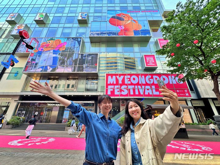 [서울=뉴시스]롯데백화점이 서울시·중구청과 함께 '2024 명동 페스티벌'을 개최한다고 24일 밝혔다.2024.04.24.(사진=롯데백화점 제공)photo@newsis.com