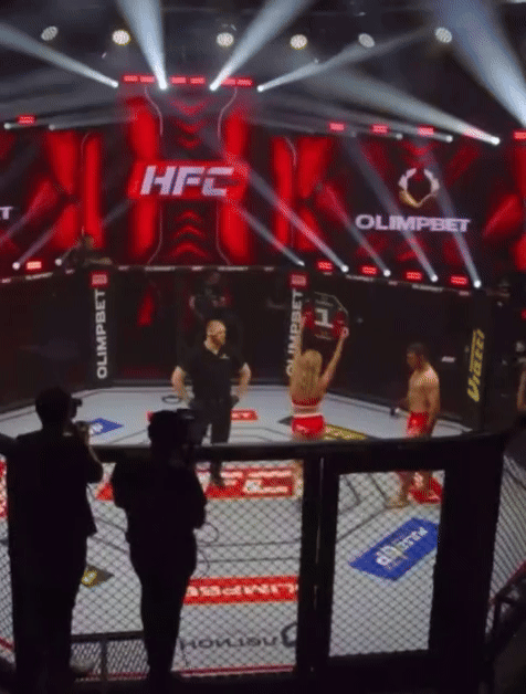 이란 국적의 종합격투기(MMA) 선수 알리 헤이바티가 링 위에서 라운드 걸의 엉덩이를 발로 차 소속된 단체로부터 영구출전 정지를 당했다(사진= 인스타그램 갈무리) *재판매 및 DB 금지